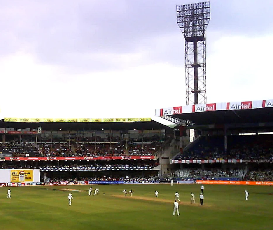 India and Pakistan playing the final day of the Bengaluru Test on 12 December 2007.