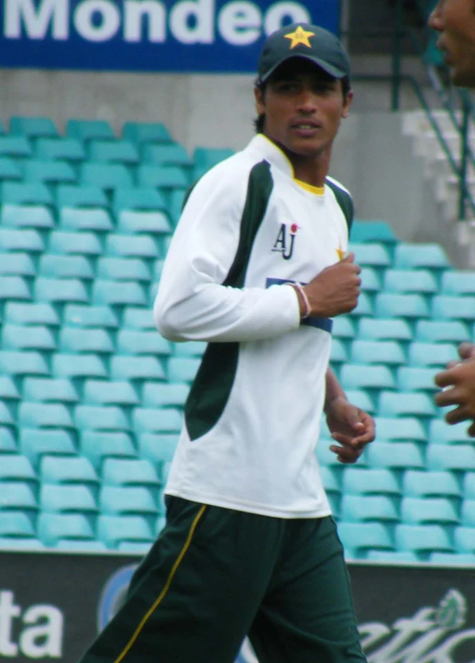 Mohammad Amir training in Sydney in 2010.